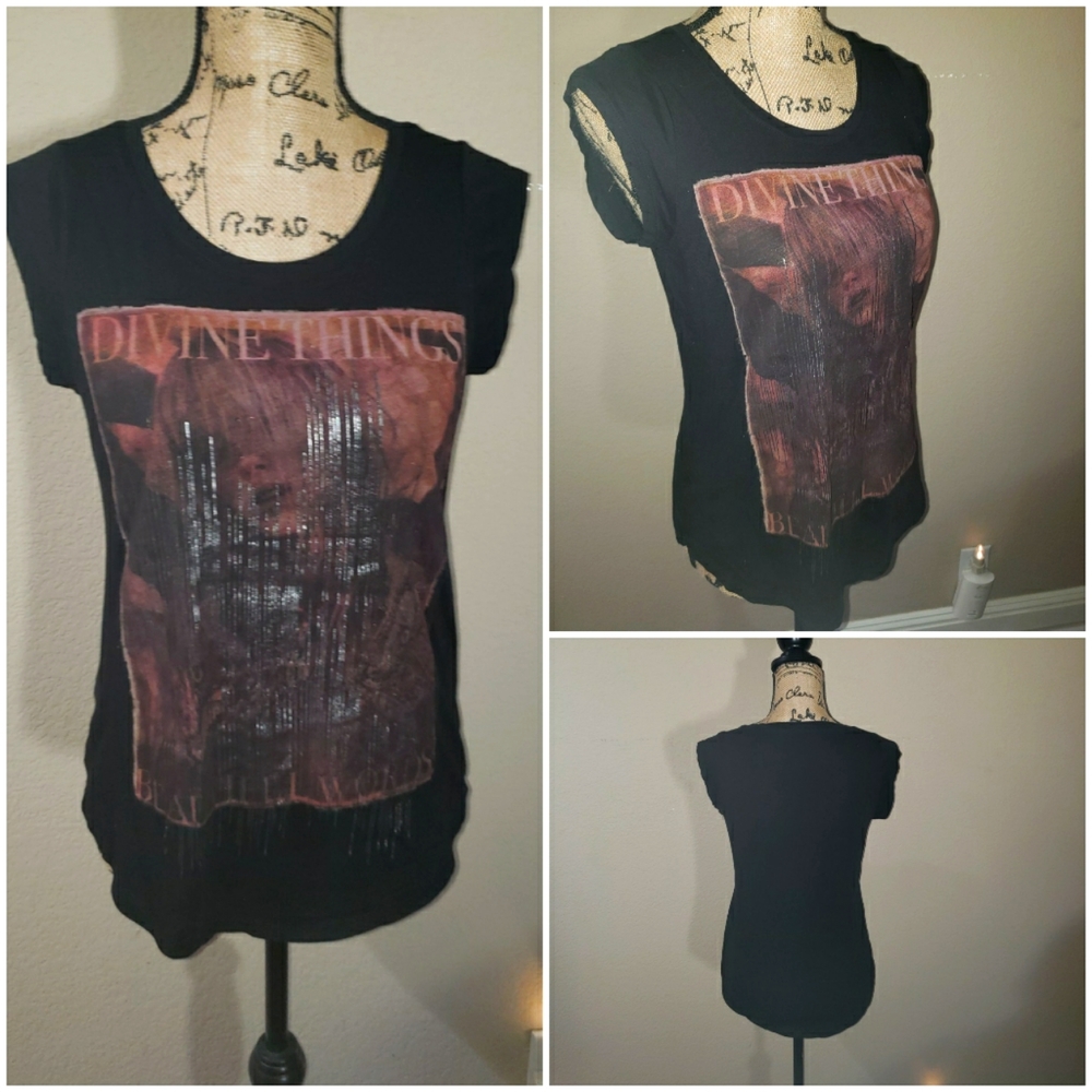 ❓ Guess Short Sleeve T-shirt with "Devine Things" "Beautiful Words"